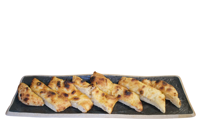 ДОМАШНА ПЪРЛЕНКА С МАСЛО И ШАРЕНА СОЛ